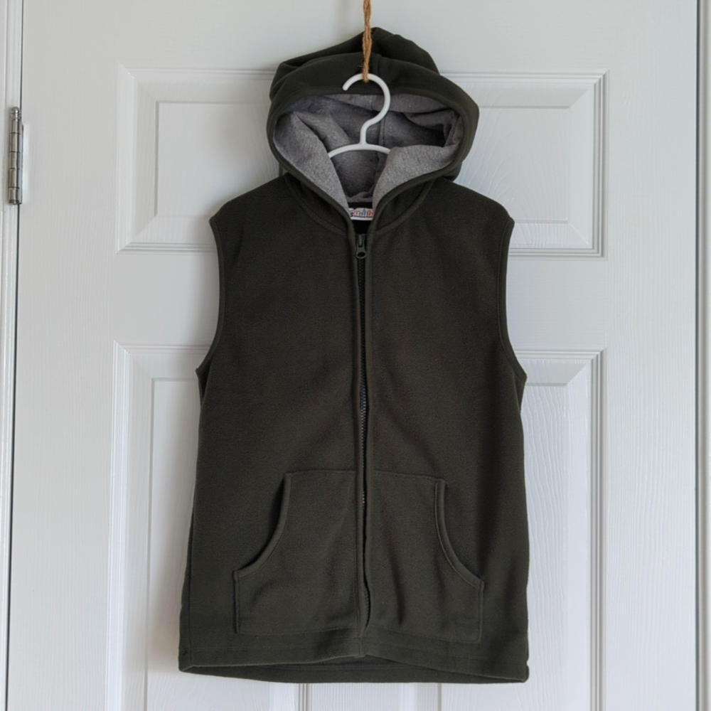 NWT Kids Fleece Vest Sz 7